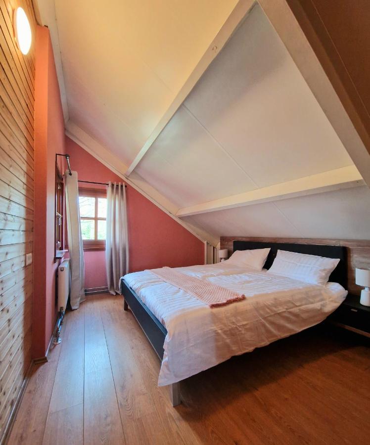 Daffodils Villa Enscherange ภายนอก รูปภาพ